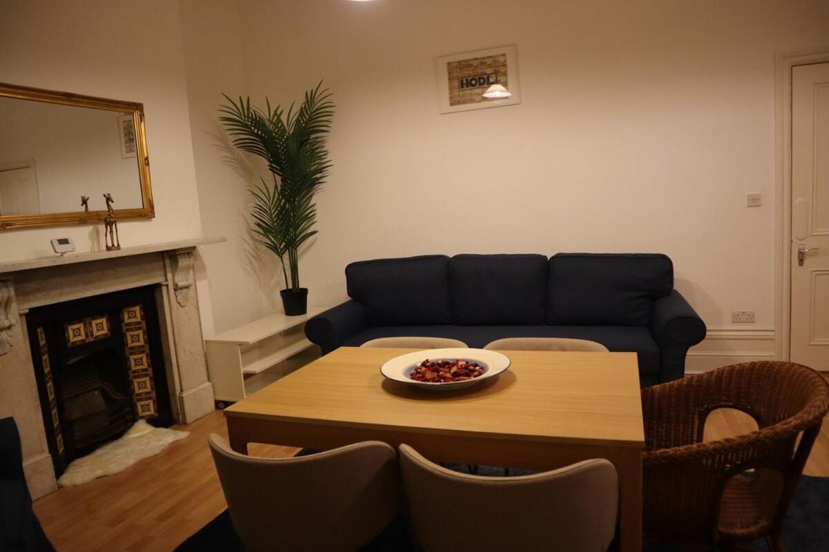 Stylish One Bed Flat In Brook * London